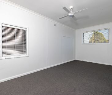 Hidden Gem – Freshly Updated 3 Bedroom Unit in Ultra-Convenient Sho... - Photo 2