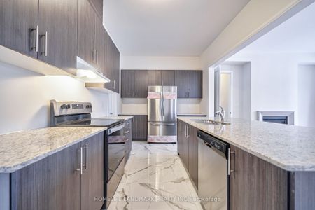 Detached Home For Lease | N8078960 - Photo 4