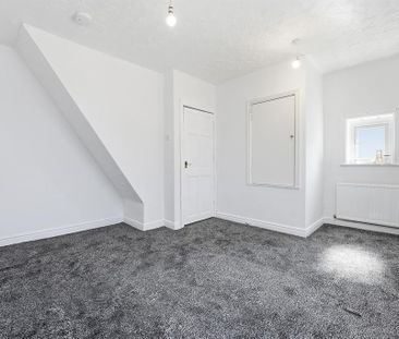 3 bedroom end of terrace house to rent - Photo 1