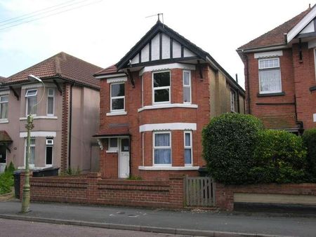 Bedroom House In Bournemouth, BH9 - Photo 3