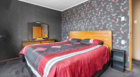 Charming Family Home - Photo 3