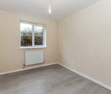 Town Lane, Stanwell, Staines-upon-Thames, Surrey, TW19 7BZ - Photo 2