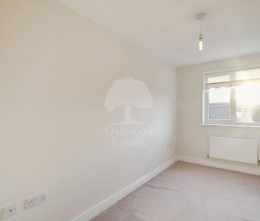 4 bedroom semi-detached house to rent - Photo 3