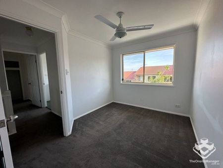 Beautiful 3 bedroom and 2 bathroom townhouse - Photo 2