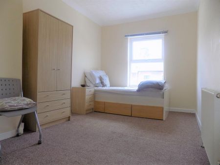 4 bedroom terraced house to rent - Photo 5