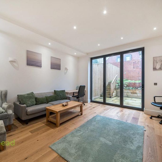 3 bedroom end of terrace house to rent - Photo 1