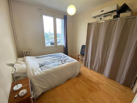 T2 POITIERS – Madelaine- 43.9 m2 - Photo 2