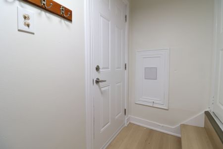 For Lease - 207 BOWMAN Street, Hamilton, Ontario - Photo 2