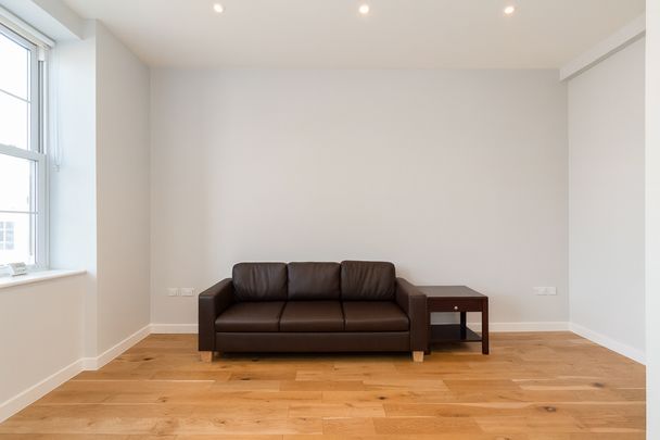 Two Bedroom Flat – Temple Fortune Parade NW11 - Photo 1