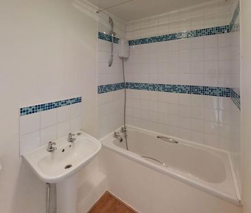 1 bedroom ground floor flat to rent - Photo 2