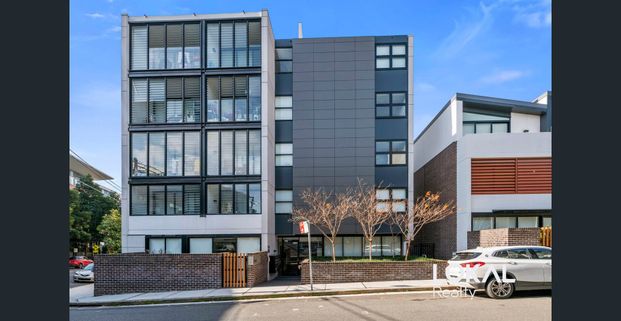 Cozy Apartment Next To University - Photo 1