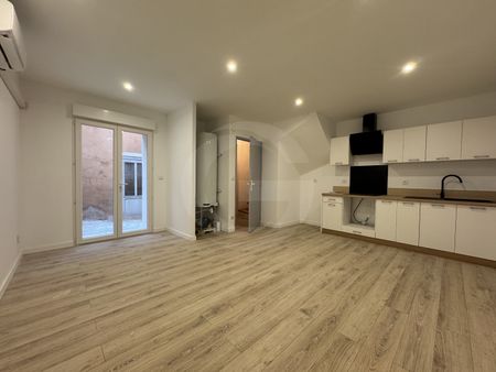 Location Maison 4 pièces 61m² VILLEVEYRAC 34560 - Photo 2