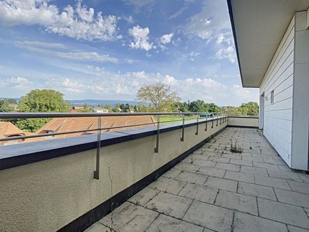 SEHR SCHÖNE ATTIKA 5.5-Zimmer-Wohnung / MAGNIFIQUE ATTIQUE DE 5.5 PIECES ! - Photo 4