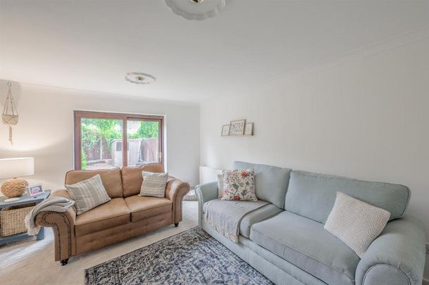 2 bedroom end of terrace house to rent - Photo 1