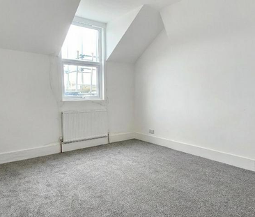 3 bedroom flat to rent - Photo 2