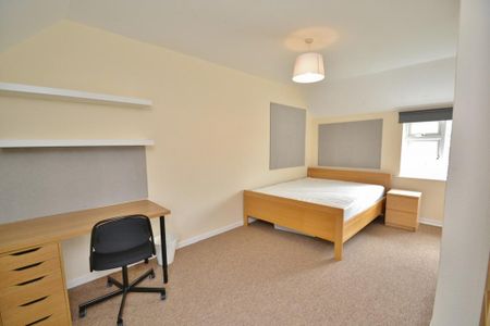 4 bedroom semi-detached house to rent - Photo 4