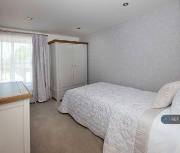 3 bedroom flat to rent - Photo 5