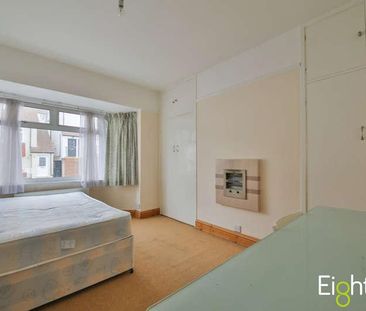 Carlyle Avenue, Brighton, BN2 - Photo 2