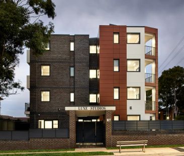 “Stylish Studio Living with Courtyard Charm!” - Photo 6