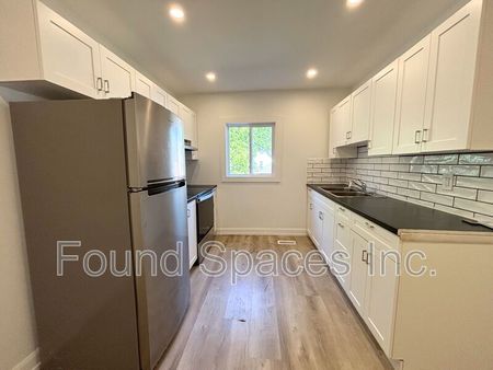 $2,095 / 4 br / 1 ba / 26 Cayuga st unit B - Photo 4