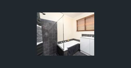 FANTASTIC OPPORTUNITY - OWNER WILL PAY HALF 1ST WEEK'S RENT - Photo 3