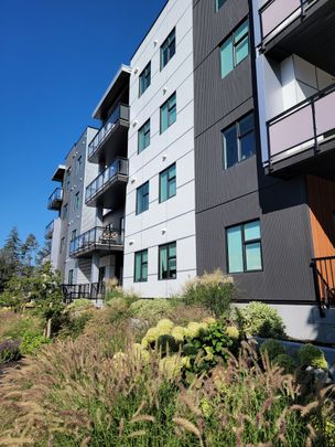 Luxury 2 Bedroom + Den Condo with U/G Parking near Downtown - Photo 1