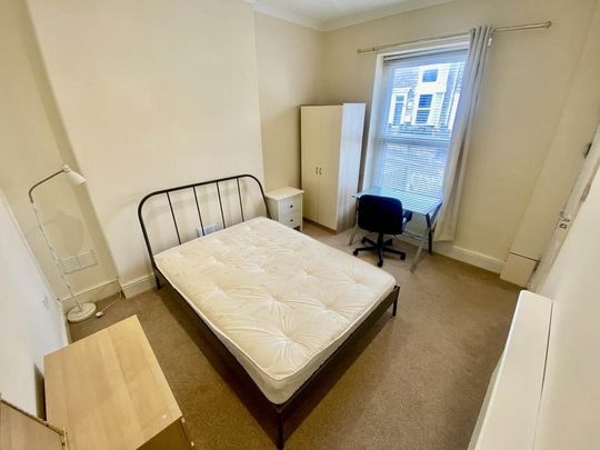 3 bedroom flat to rent - Photo 1