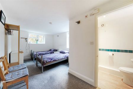 Station Road, Sway, Lymington, SO41 ground floor flat to rent - Photo 4