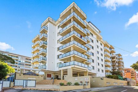 Luxury Penthouse with Sweeping Views - Photo 3