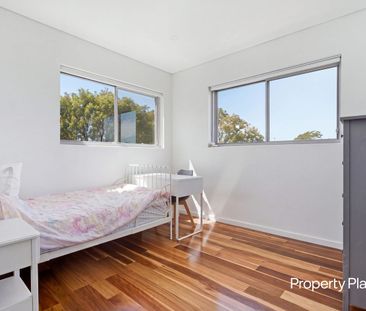 Spacious 4 Bedroom Duplex with Study in a Quite Cul-De-Sac - Photo 3