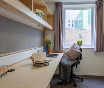 1 bedroom in a flat share to rent - Photo 4