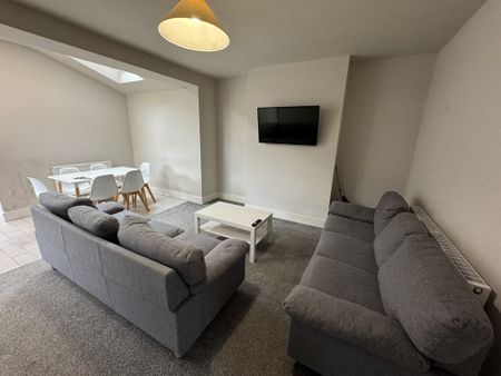 Cosmo Avenue, Tang Hall - P1818 - Photo 2