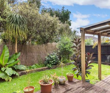 Garden Oasis | Unbeatable Location | Walking Distance to Train Station - Photo 5
