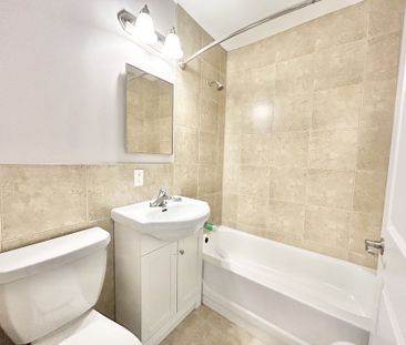 For Lease - 11 Thirty Third Street Unit# 204, Toronto, Ontario - Photo 6