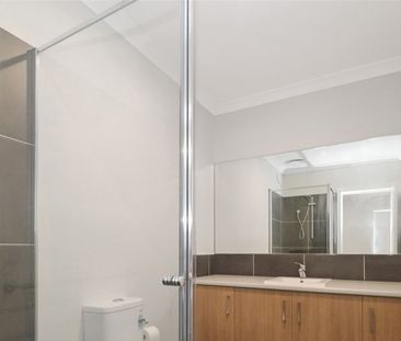 Modern 3-Bedroom Home with 2 Bathrooms and Single Garage - Photo 3