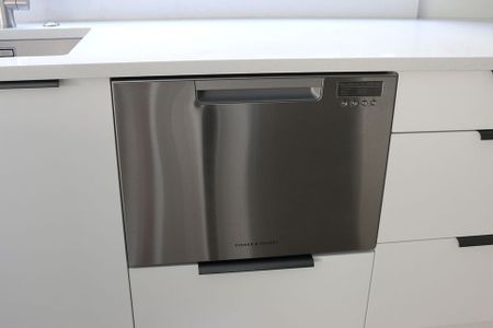 Modern Thorndon 3BR Home w/ Parking - Photo 5