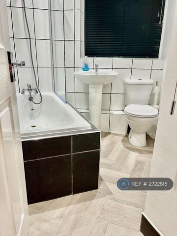 2 bedroom end of terrace house to rent - Photo 4