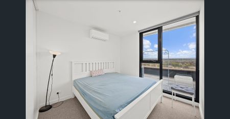 Stylish 2-Bedroom Apartment with Panoramic Balcony Views in the Heart of Box Hill. - Photo 2