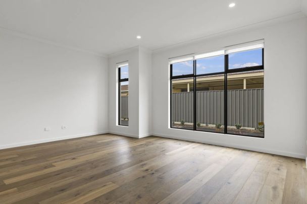 Lovely Three Bedroom Town house in the heart of Seaton - Photo 1