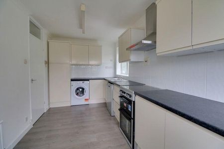 4 bedroom detached house to rent - Photo 2