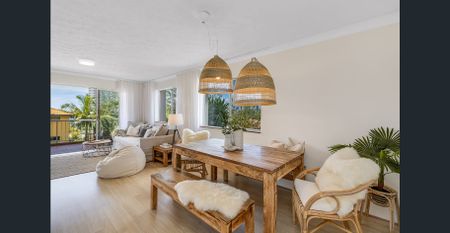 BEACHSIDE UNIT COOLANGATTA - FURNISHED - Photo 3