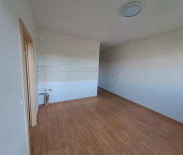 Seniorengerechte 2 Raum- Wohnung mit Aufzug in Bitterfelder Innenstadt - Photo 3