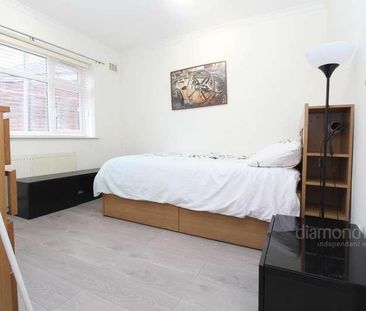 Rothbury Gardens, Isleworth, TW7 - Photo 4