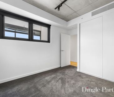 UNFURNISHED Modern Luxury One Bedroom Apartment! - Photo 1