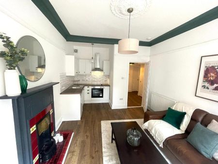 1 Bedroom Property in Aberfoyle Street - Photo 3