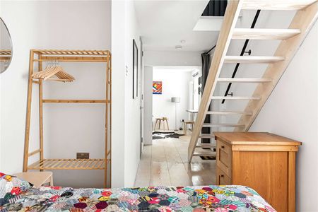 A newly refurbished one bedroom apartment with fantastic roof terrace in Kings Cross. - Photo 5