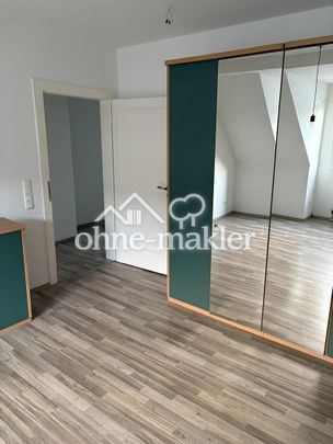 Schöne, renovierte 2-Zimmer Dachgeschosswohnung in Velbert-Mitte - Photo 1
