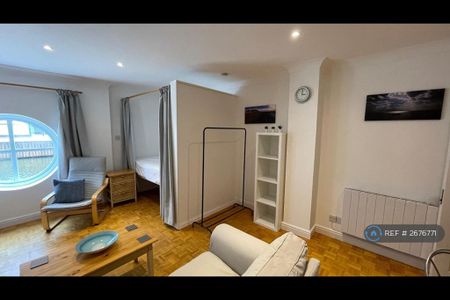 Studio to rent - Photo 2