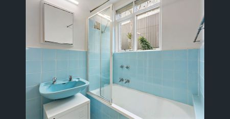 Charming 1-Bedroom Apartment in Prime St Kilda Location - Photo 4