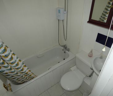 1 bed Apartment - To Let - Photo 4